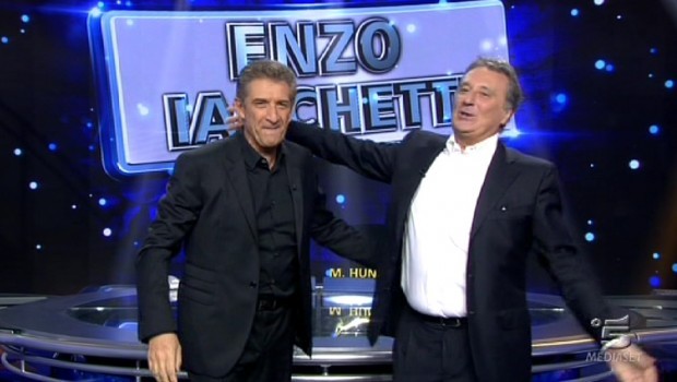 Striscia la notizia, Enzo Iacchetti sostituisce Michelle Hunziker per due sere
