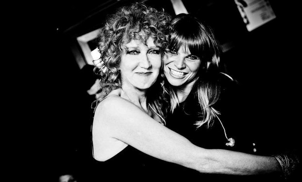 Alessandra Amoroso duetta con Fiorella Mannoia in La sera dei miracoli (testo e audio)