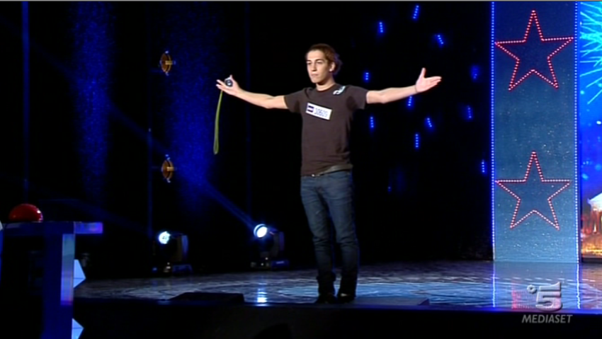 Armando La Rocca gioca con lo yo yo a Italia’s got talent