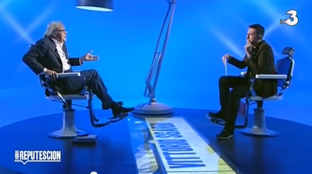 Vittorio Sgarbi: “Io resto nella memoria, altro che Frizzi o Conti”. Andrea Scanzi: “Come additivo in tv è scaduto”