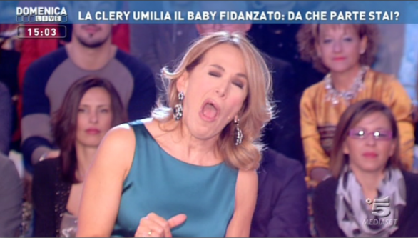 Pechino Express saccheggiato su Canale5 senza essere citato. Corinne Clery aggira l’esclusiva Rai chiamando la D’Urso sul telefonino