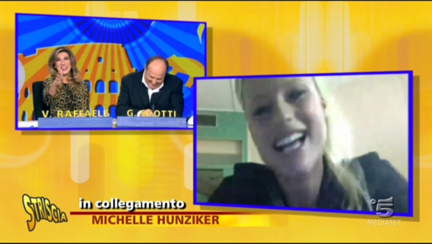 Michelle Hunziker e la figlia Sole Trussardi nuovo ‘tormentone’ di Striscia la Notizia