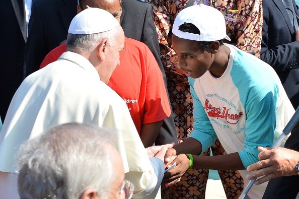 Stasera in tv, 4 ottobre 2013: Lutto nazionale per i morti di Lampedusa nel giorno di Papa Francesco ad Assisi