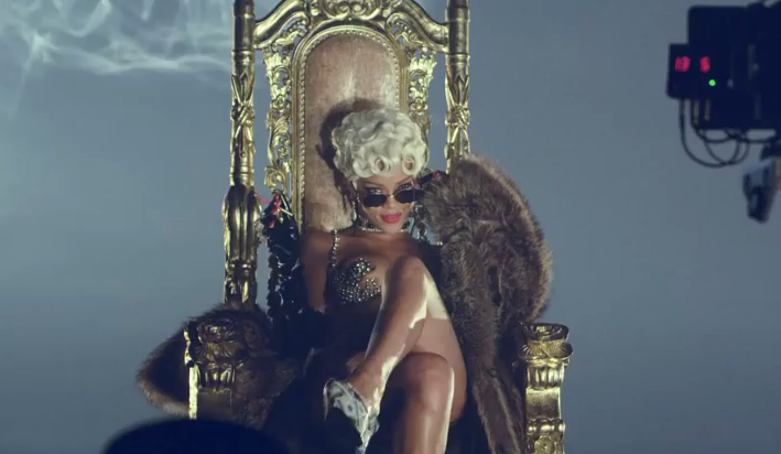 Rihanna, Pour It Up: video ufficiale, testo e traduzione