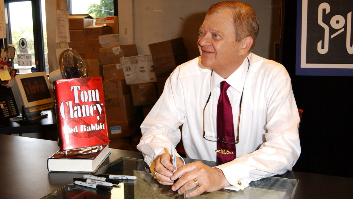 Tom Clancy è morto: addio al padre di Caccia a Ottobre Rosso