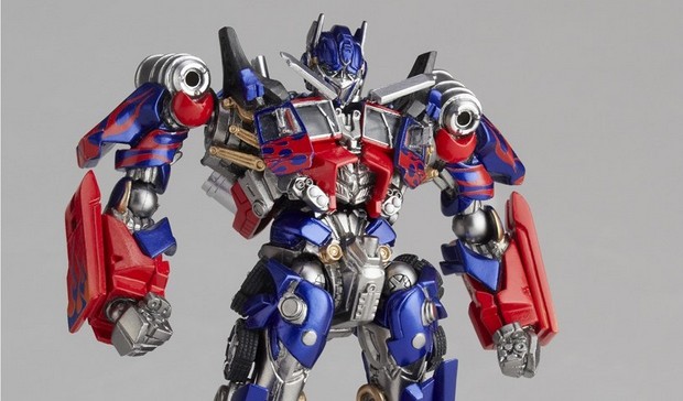 Transformers – Action figure Revoltech di Optimus Prime in Dark of the Moon
