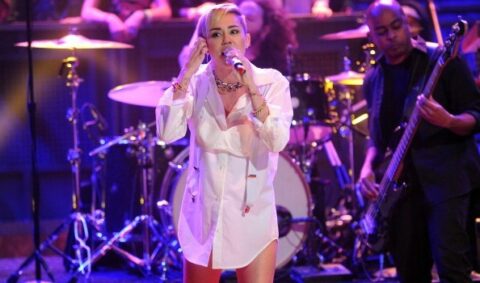 EMA 2013, Miley Cyrus si esibirà vestita da aliena (e Robin Thicke non canterà più con lei)