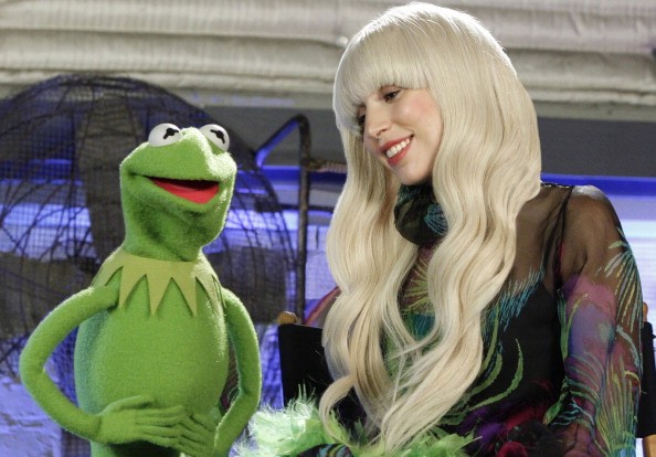 Lady Gaga dal vivo al Muppet Show Christmas Special il 28 Novembre 2013: i video