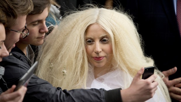 Lady Gaga: Troy Carter non è più il suo manager. Divergenze artistiche alla base?
