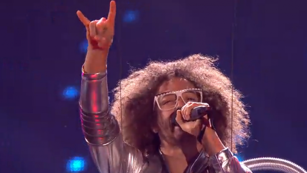 MTV EMA 2013: il racconto della serata. Miley Cyrus si accende uno spinello?