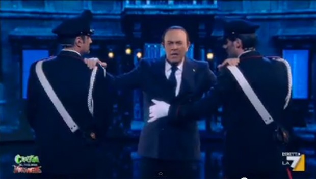 Crozza nel Paese delle Meraviglie, 29 novembre 2013, protagonista Berlusconi decaduto. E alla Pascale: “Mangiati un Calippo, eri brava a farlo” (video)
