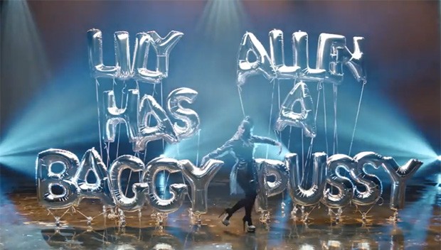 Lily Allen, nuovo singolo Hard Out Here: testo, traduzione, video e making of