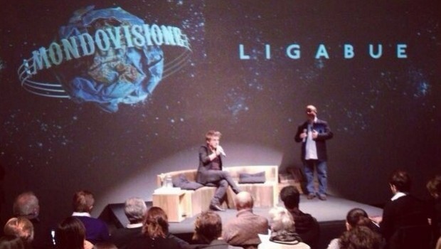 Mondovisione, Ligabue in conferenza stampa: “Bisogno di un disco in cui fossi presente e che rispecchiasse il suono del mio gruppo”