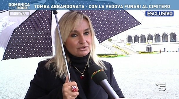 Domenica Live e la lapide di Gianfranco Funari, colpa degli ospiti che si prestano ad un reality show evitabile