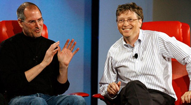 Steve Jobs e Bill Gates, Correva l’Anno li racconta a due anni dalla morte del guru di Apple