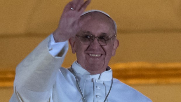 Auditel 2013, i programmi più visti: l’elezione di Papa Francesco, Sanremo, il calcio, Volare e Servizio Pubblico con Berlusconi. Mediaset arriva solo all’undicesimo posto