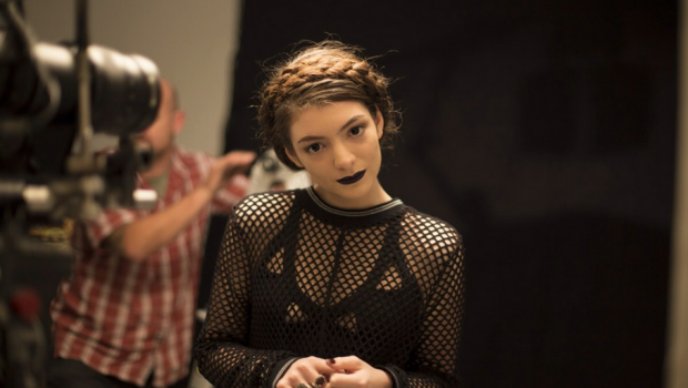 Classifica singoli Europa 14 Dicembre 2013: Royals di Lorde in vetta, entrano Robbie Williams e Katy Perry