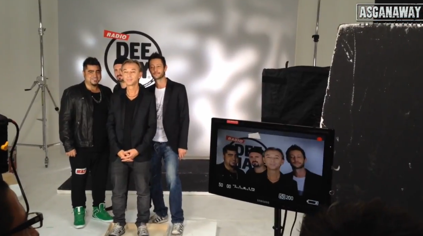 Asganaway, la sigla natalizia del programma di Radio Deejay