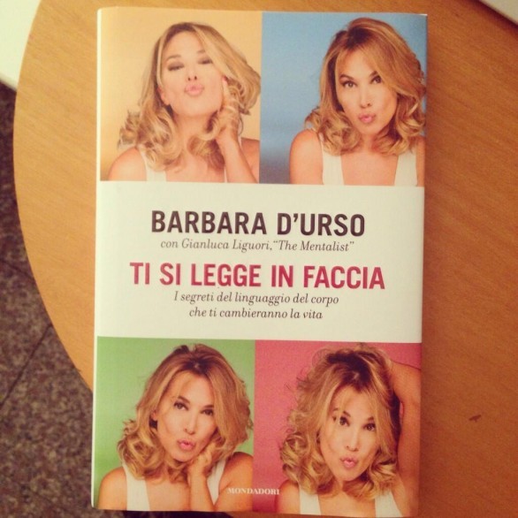 Il nuovo libro di Barbara D’Urso Le si legge in faccia. Alla faccia delle critiche