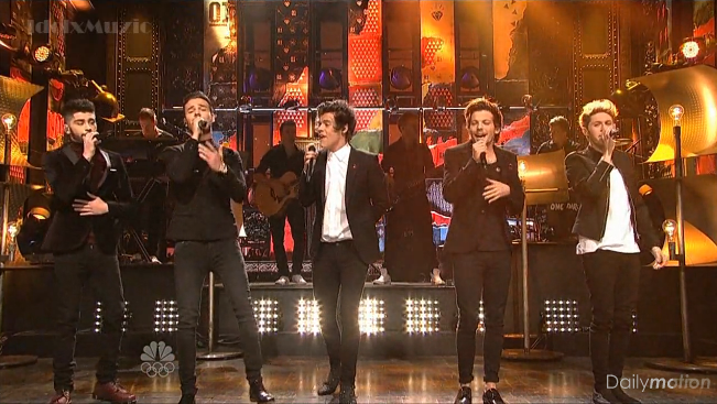 One Direction al Saturday Night Live con Story Of My Life & Through The Dark (video)