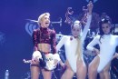 Per Natale 2013, Miley Cyrus e il Twerking al Jingle Ball 2013 con #GETITRIGHT (video)