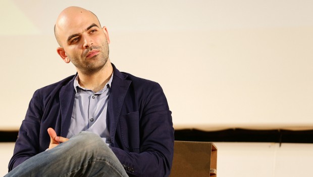 Roberto Saviano contro la fiction italiana: “Ritratti buonisti”. La replica di Beppe Fiorello: “Non accetto generalizzazioni”