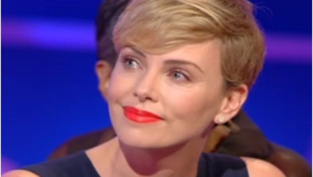 C’è posta per te puntata 18 gennaio 2014: le storie, Charlize Theron e Antonio Conte ospiti