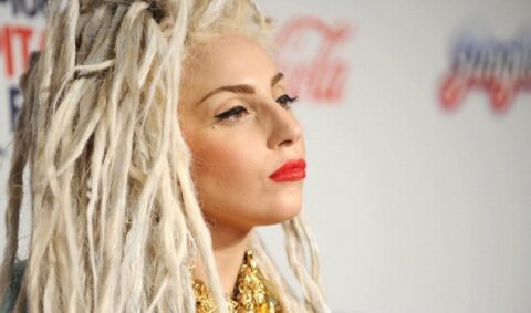 Lady Gaga, lettera di scuse ai fan: “Sono stata tradita, perdonatemi”