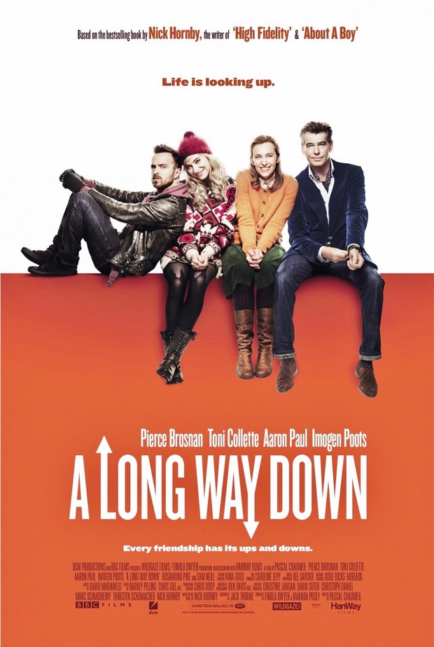 A Long Way Down – locandine della commedia con Pierce Brosnan e Aaron Paul