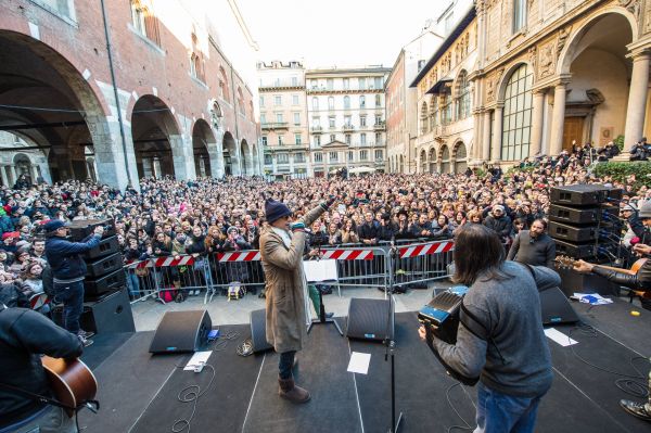 Biagio Antonacci, concerto in piazza a Milano (FOTO)