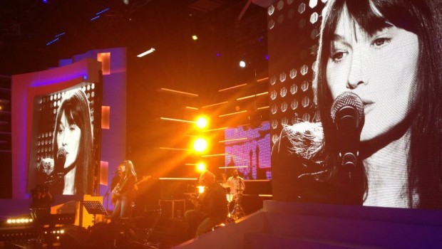 Carla Bruni annulla i concerti in Canada: venduti solo 100 biglietti nel Québec