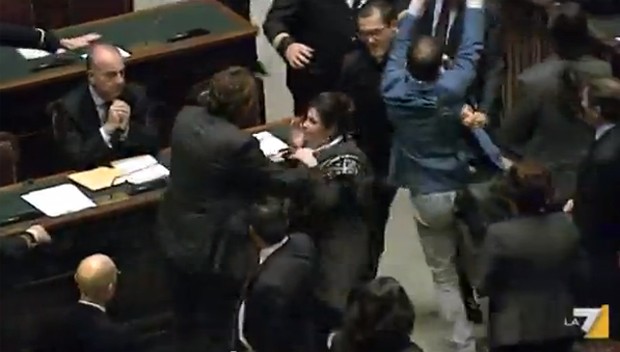 Rissa alla Camera, al Tg La7 lo scontro Dambruoso-Lupo (VIDEO)