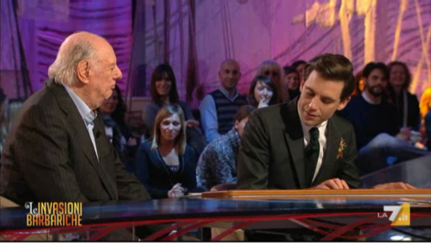 Le Invasioni Barbariche: Mika e Dario Fo cantano insieme (video)