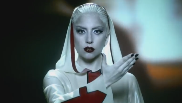 Lady Gaga sull’arresto di Justin Bieber: “Supportiamo le Beliebers, #MonstersSupportBeliebers”