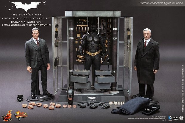 Il cavaliere oscuro – action figure di Christian Bale e replica armeria di Batman