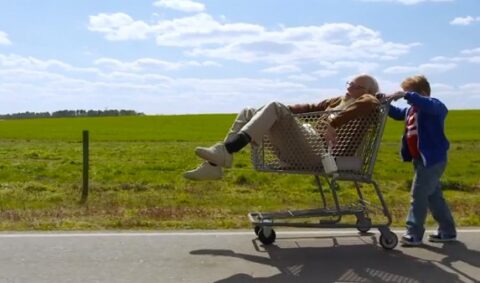 Jackass Presents: Bad Grandpa, recensione in anteprima