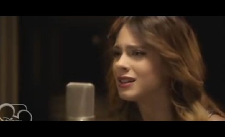 Frozen, Martina Stoessel canta All’Alba Sorgerò: video ufficiale e testo