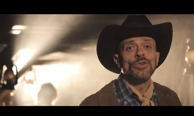 Max Pezzali, I cowboy non mollano: video ufficiale e testo