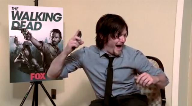 The Walking Dead, uno scherzo a Norman Reedus da parte di un fan (che vuole “diventare” zombie)