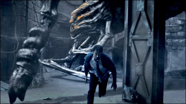 Spiders 3D:  locandina italiana e foto per lo sci-fi con ragni giganti