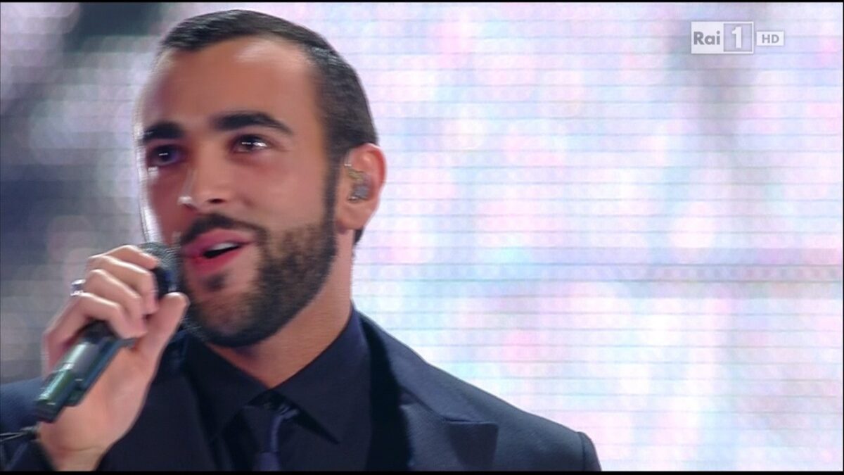 Sanremo 2014, Mengoni canta Io che amo solo te (VIDEO)