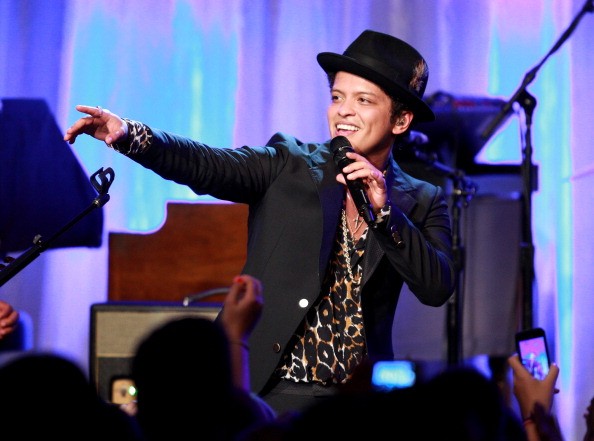 Bruno Mars: 15 curiosità sul cantante trionfatore al Super Bowl 2014