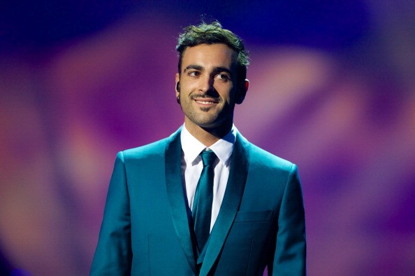 Marco Mengoni, Incomparable è L’Essenziale in spagnolo: testo, traduzione e video ufficiale