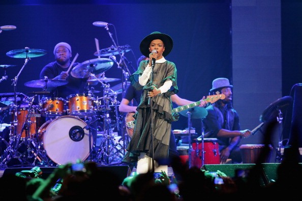 Lauryn Hill, cover di Something dei Beatles al David Letterman Show: video e testo