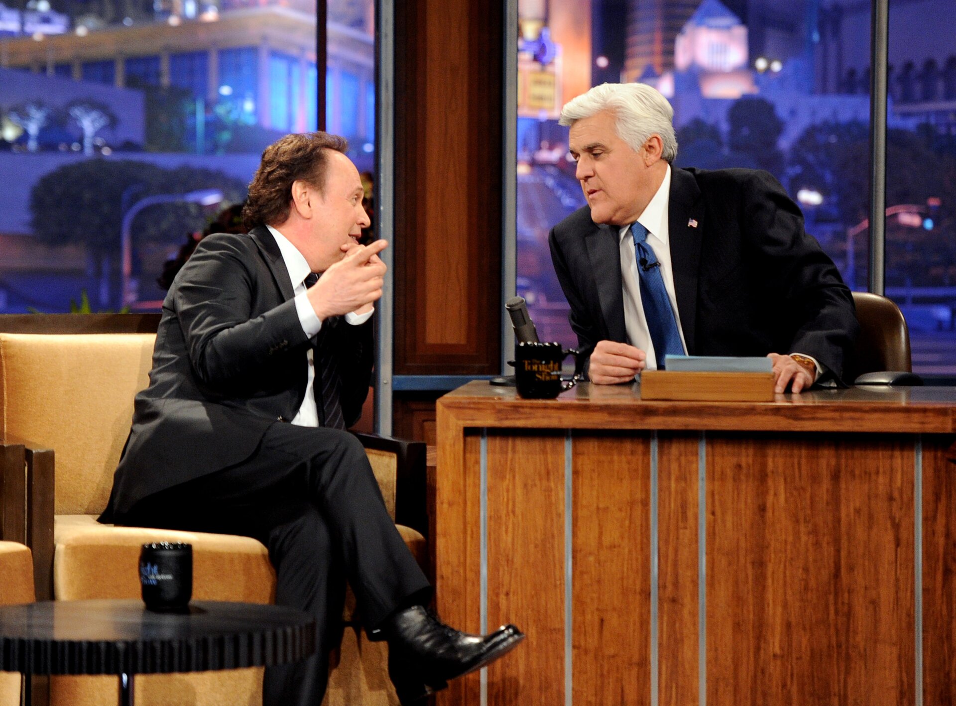 The Tonight Show, Jay Leno dice addio al programma con una parata di star