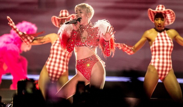 Buddy feat. Miley Cyrus, Smoke Signals: testo, traduzione e audio