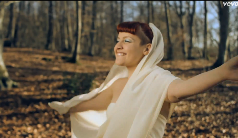 Noemi: Bagnati dal sole video ufficiale e testo