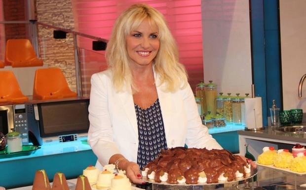Pronto, Antonella?: la Clerici rispolvera il gioco dei fagioli a La Prova del Cuoco omaggiando Raffaella Carrà