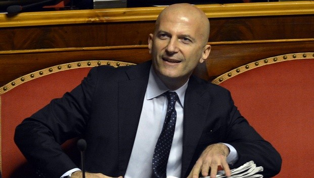 Servizio Pubblico, Santoro stasera ospita Moretti, Minzolini e Friedman