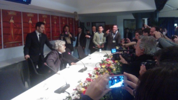 Sanremo 2014, conferenza stampa 19 febbraio 2014, Fazio: “Penalizzati dal tentato suicidio, servirebbero biglietti nominativi”